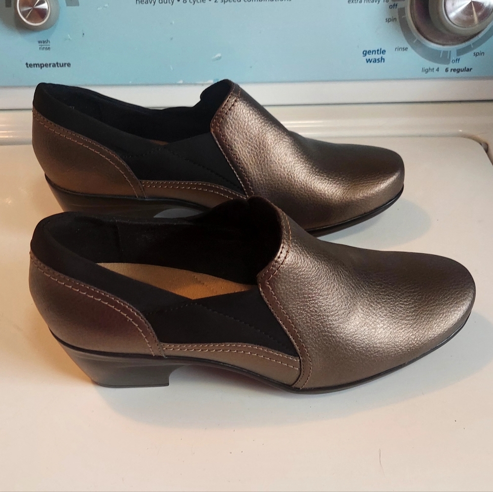 NWT Clarks Women's Emily Amelia Metallic Bronze Size 9 Wide - Picture 4 of 7